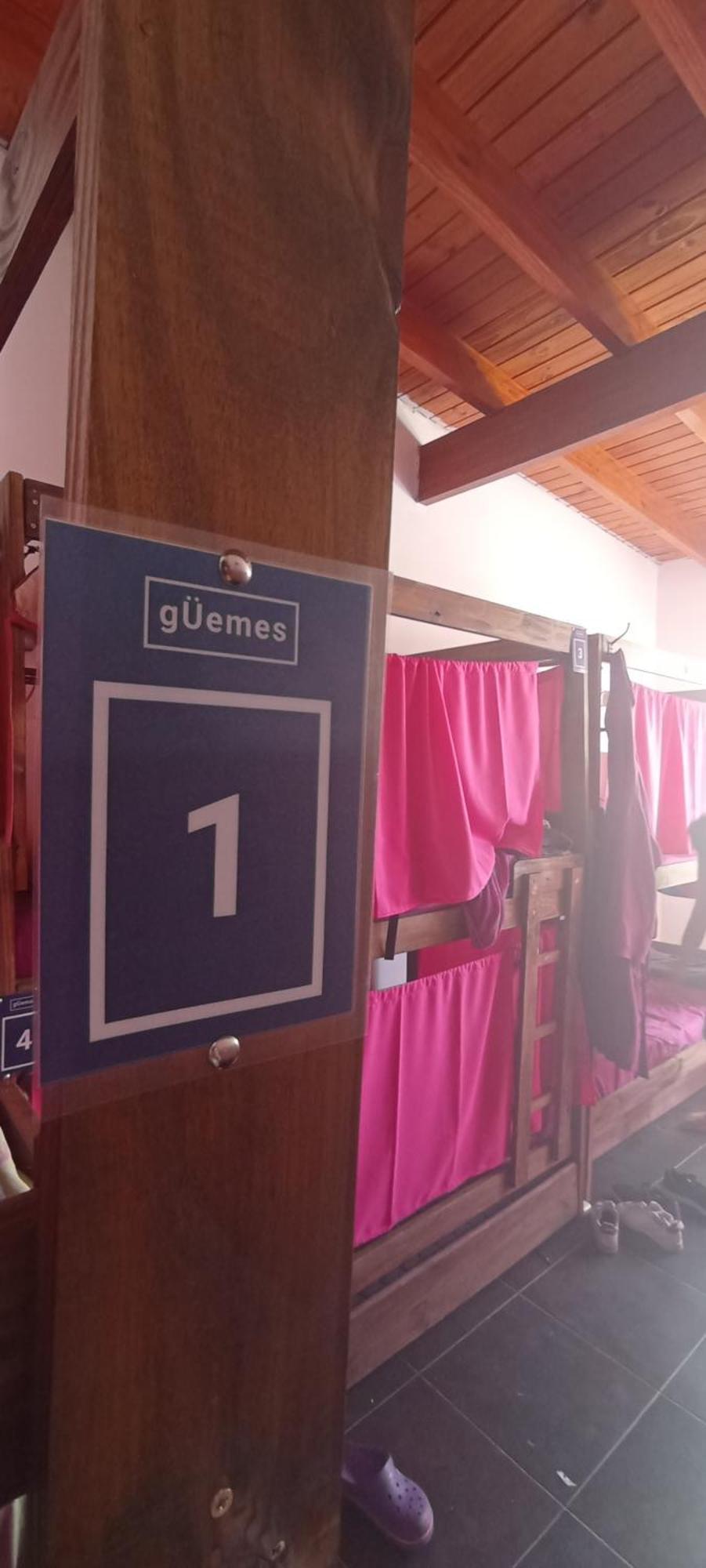 Gueemes Hostel Cordoba Bagian luar foto
