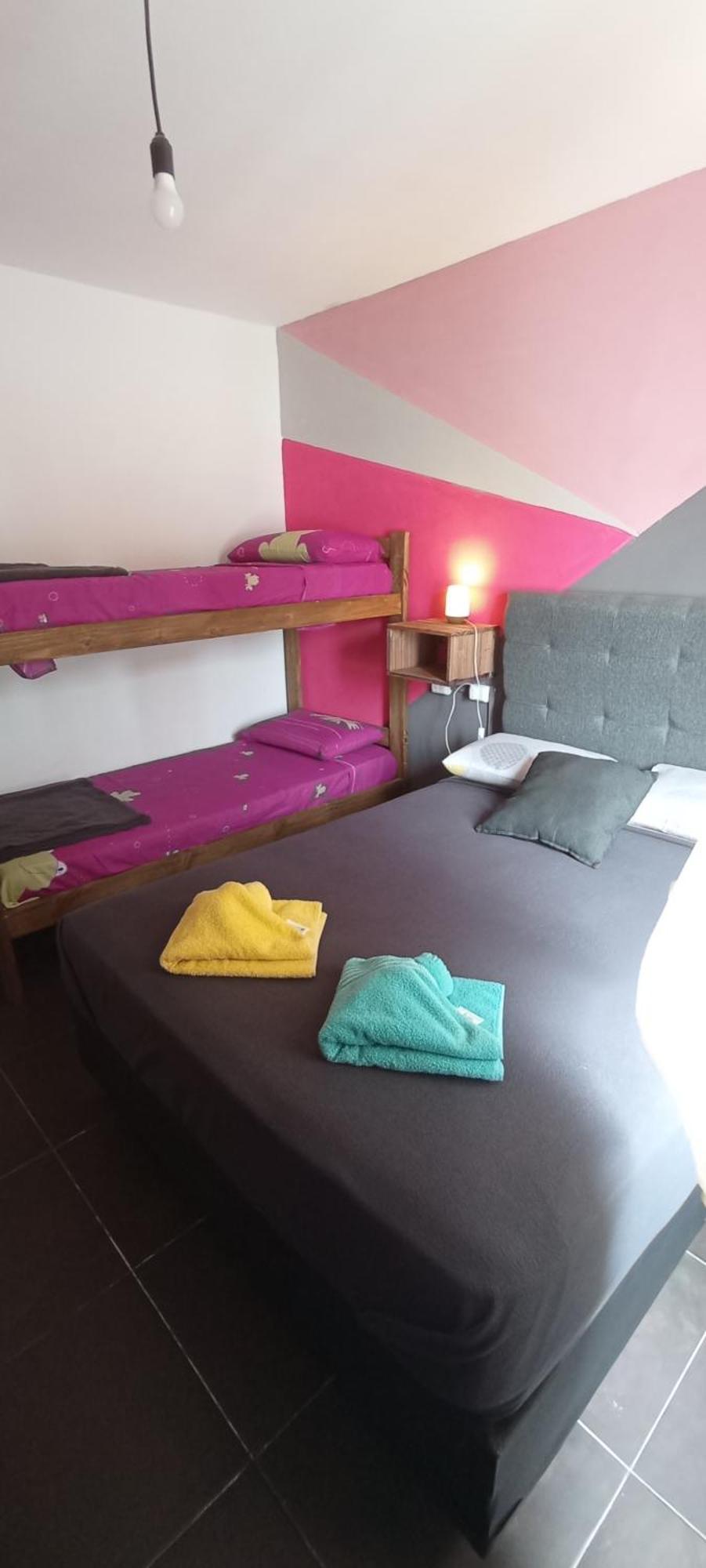 Gueemes Hostel Cordoba Bagian luar foto