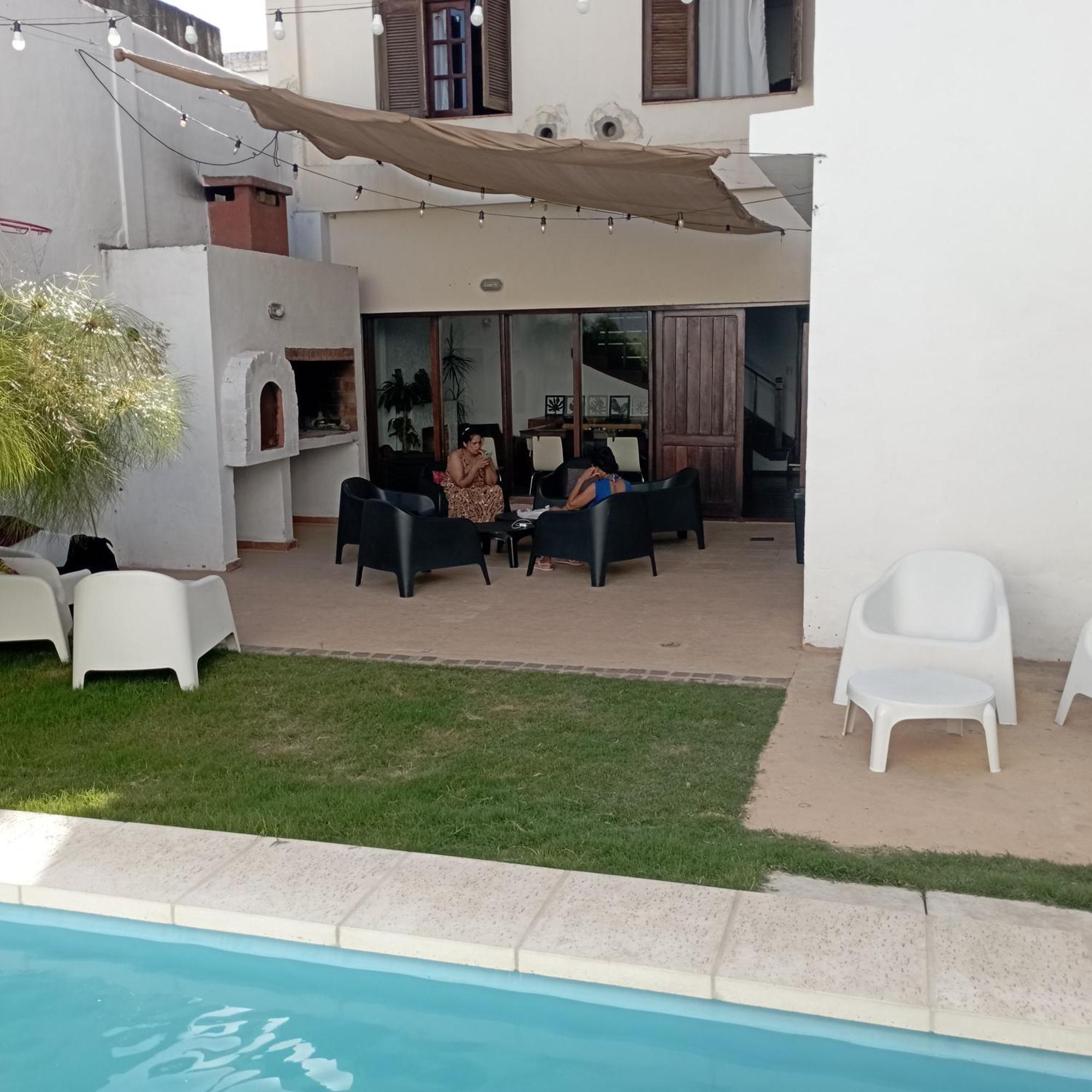 Gueemes Hostel Cordoba Bagian luar foto