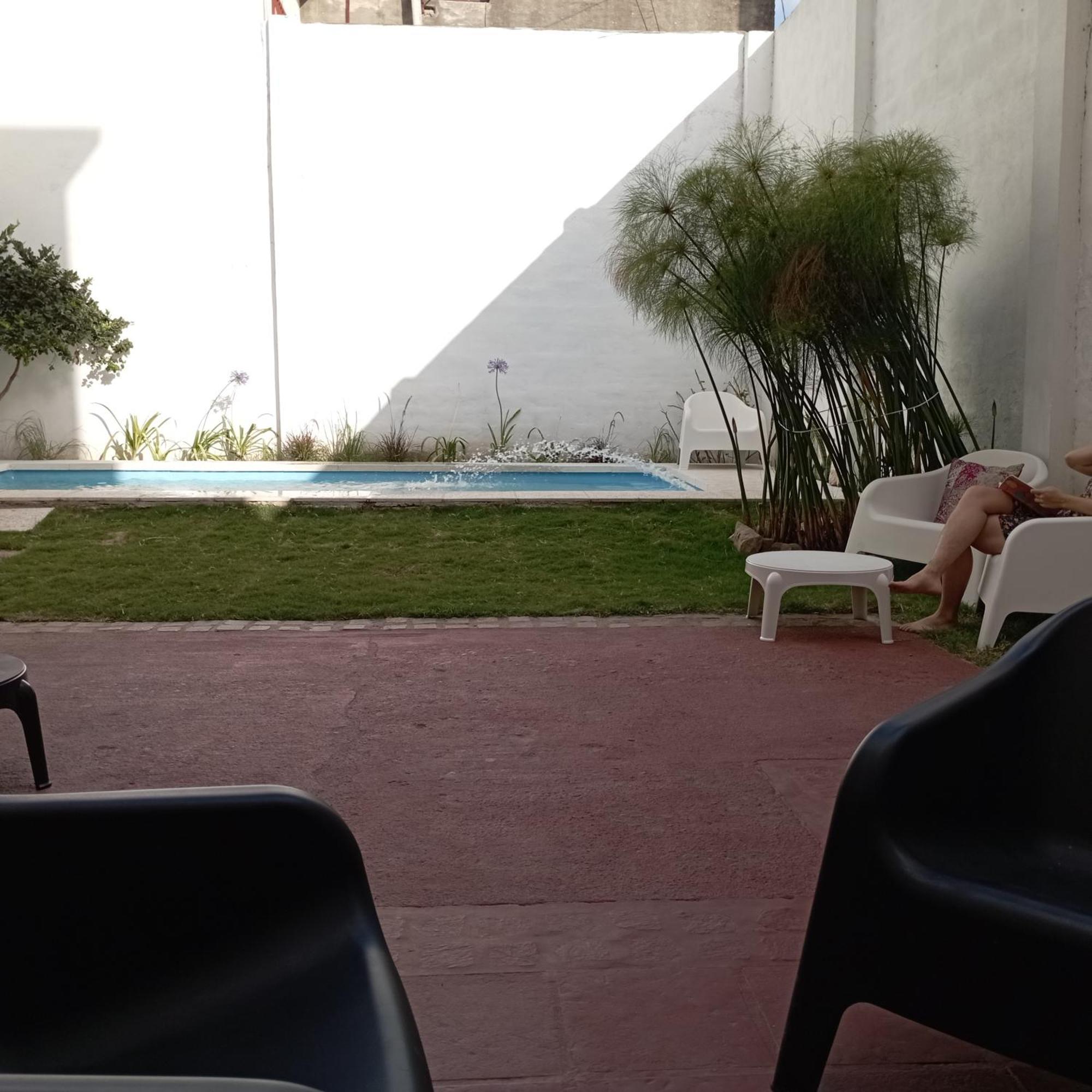 Gueemes Hostel Cordoba Bagian luar foto